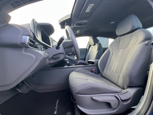Certified 2025 Hyundai Elantra Sport image 18