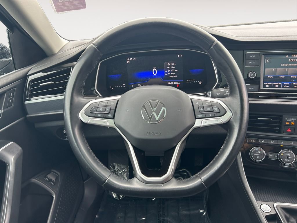 Used 2022 Volkswagen Jetta SE FWD image 13