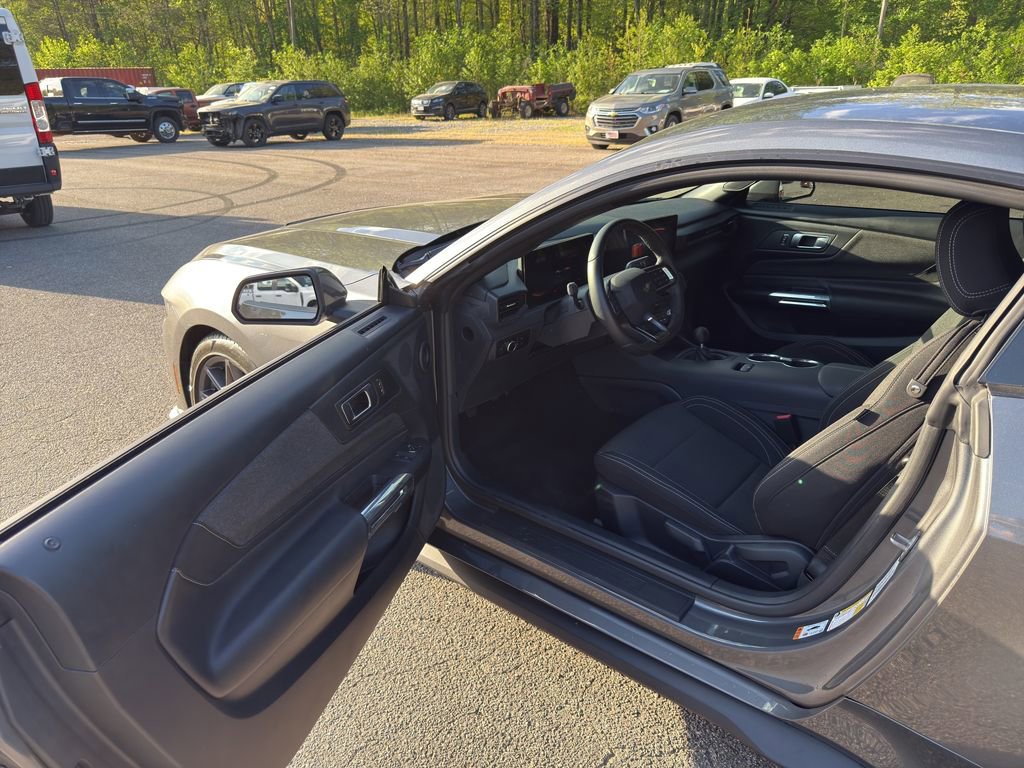 Used 2024 Ford Mustang GT RWD image 6
