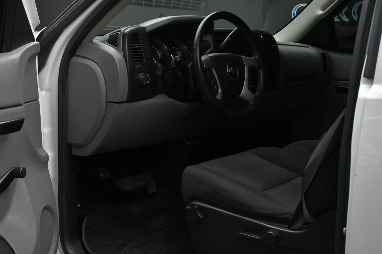 Used 2013 Chevrolet Silverado 3500 W/T RWD image 12
