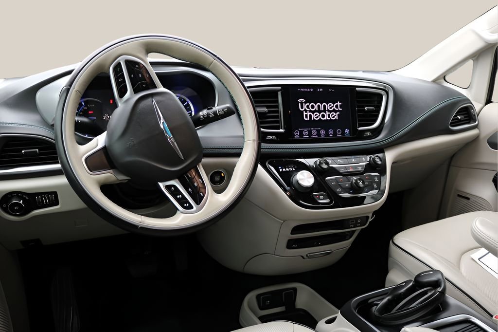 Used 2018 Chrysler Pacifica Limited w/ Advanced Safetytec Group FWD image 14