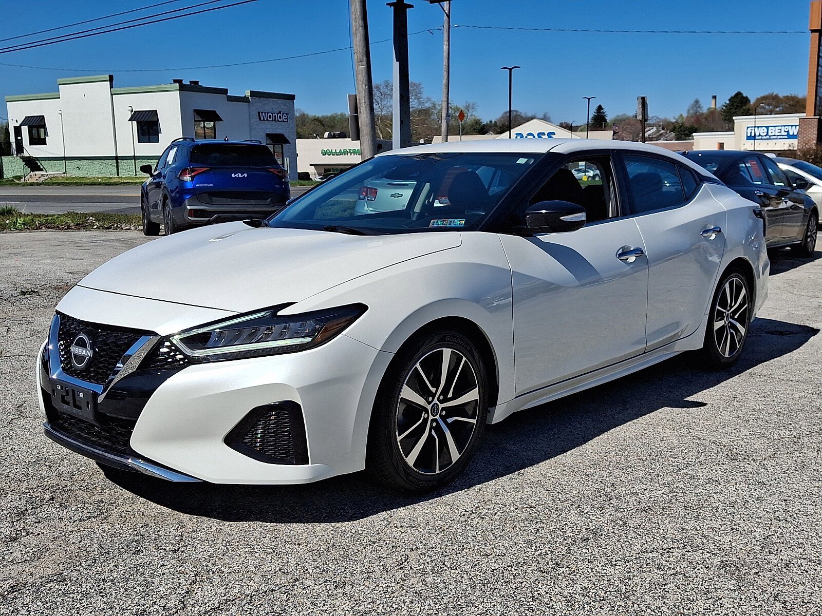 Used 2023 Nissan Maxima SV w/ Floor Mat Group image 3