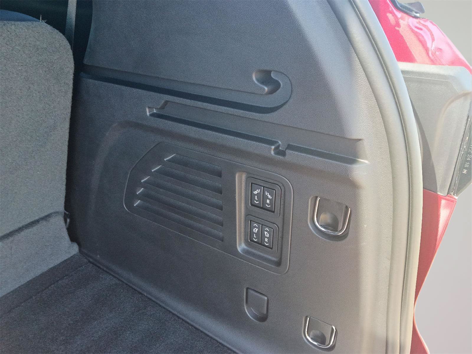 Used 2026 Chevrolet Traverse RS FWD image 38