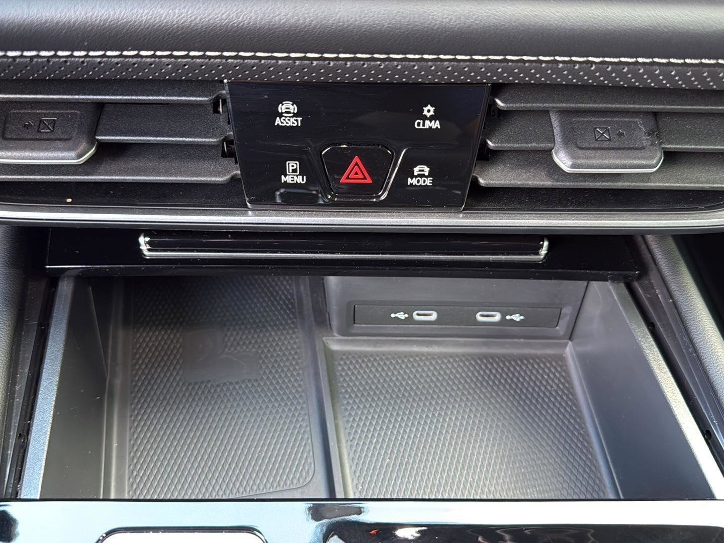 Used 2024 Volkswagen Atlas SE image 17