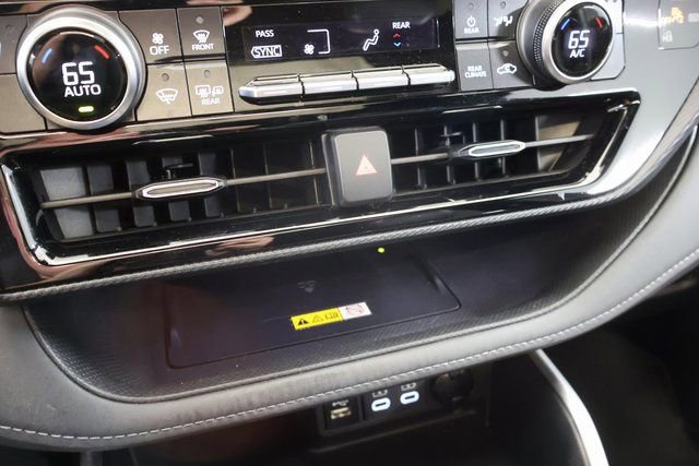 Used 2024 Toyota Highlander XSE AWD/4WD image 23