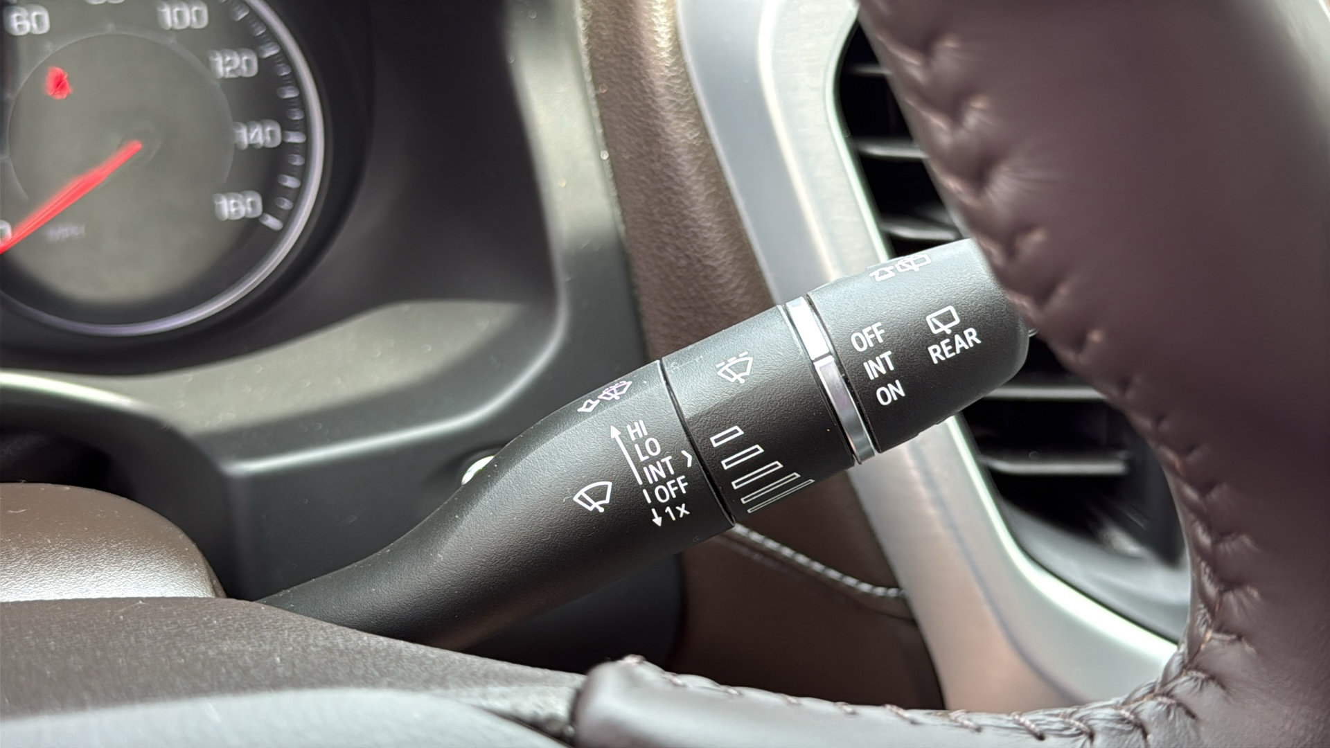 Used 2021 GMC Acadia SLT w/ Premium Package FWD image 18