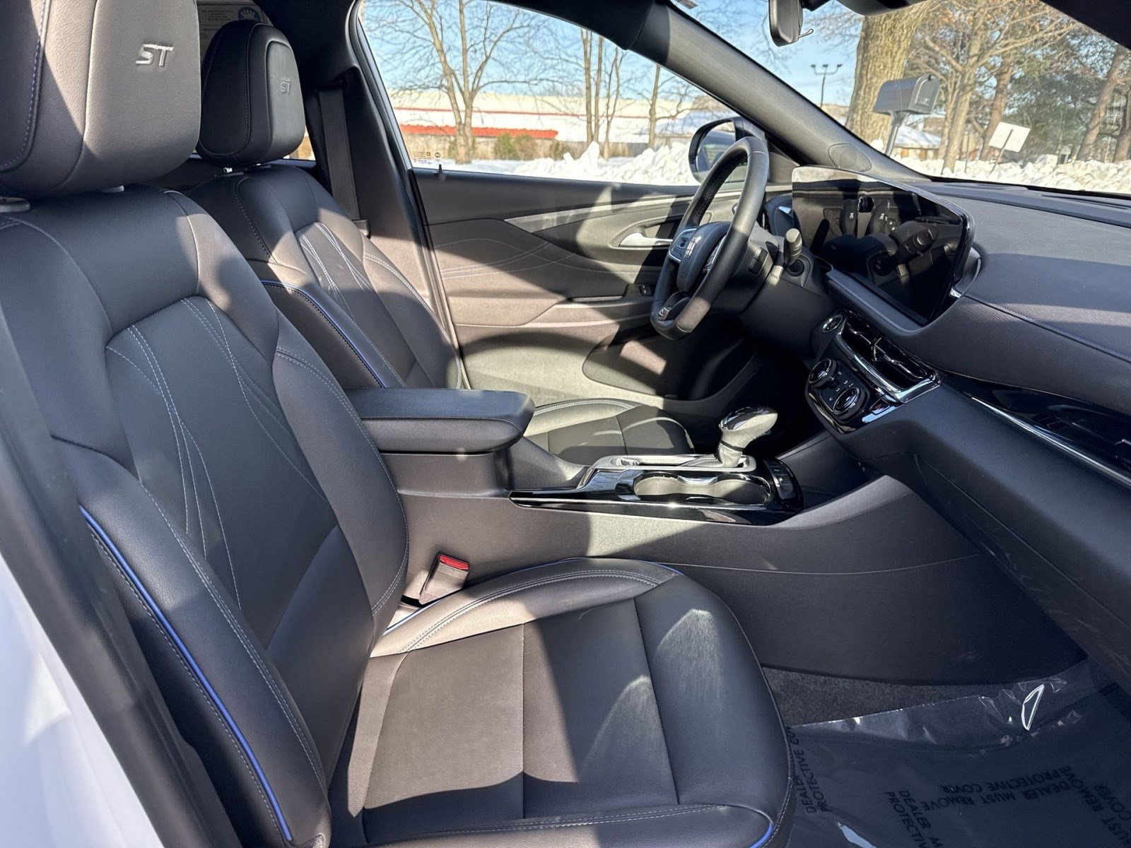 Used 2025 Buick Envista Sport Touring image 24