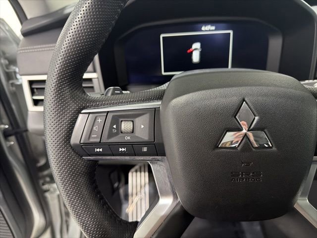 Used 2025 Mitsubishi Outlander SEL image 11