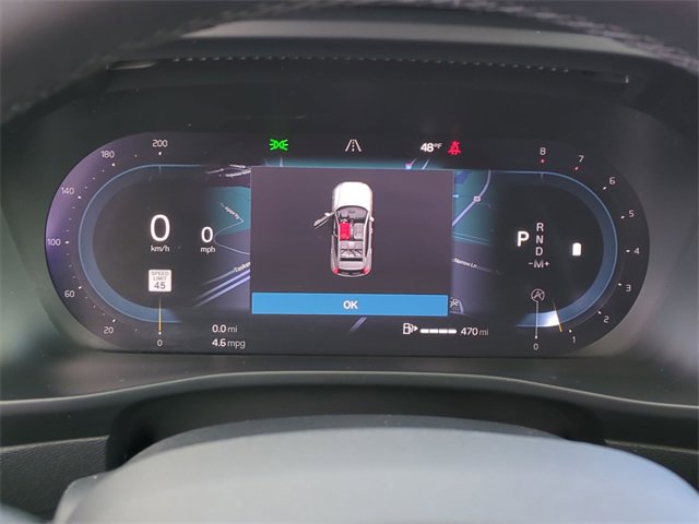 Used 2025 Volvo XC40 B5 Plus image 14