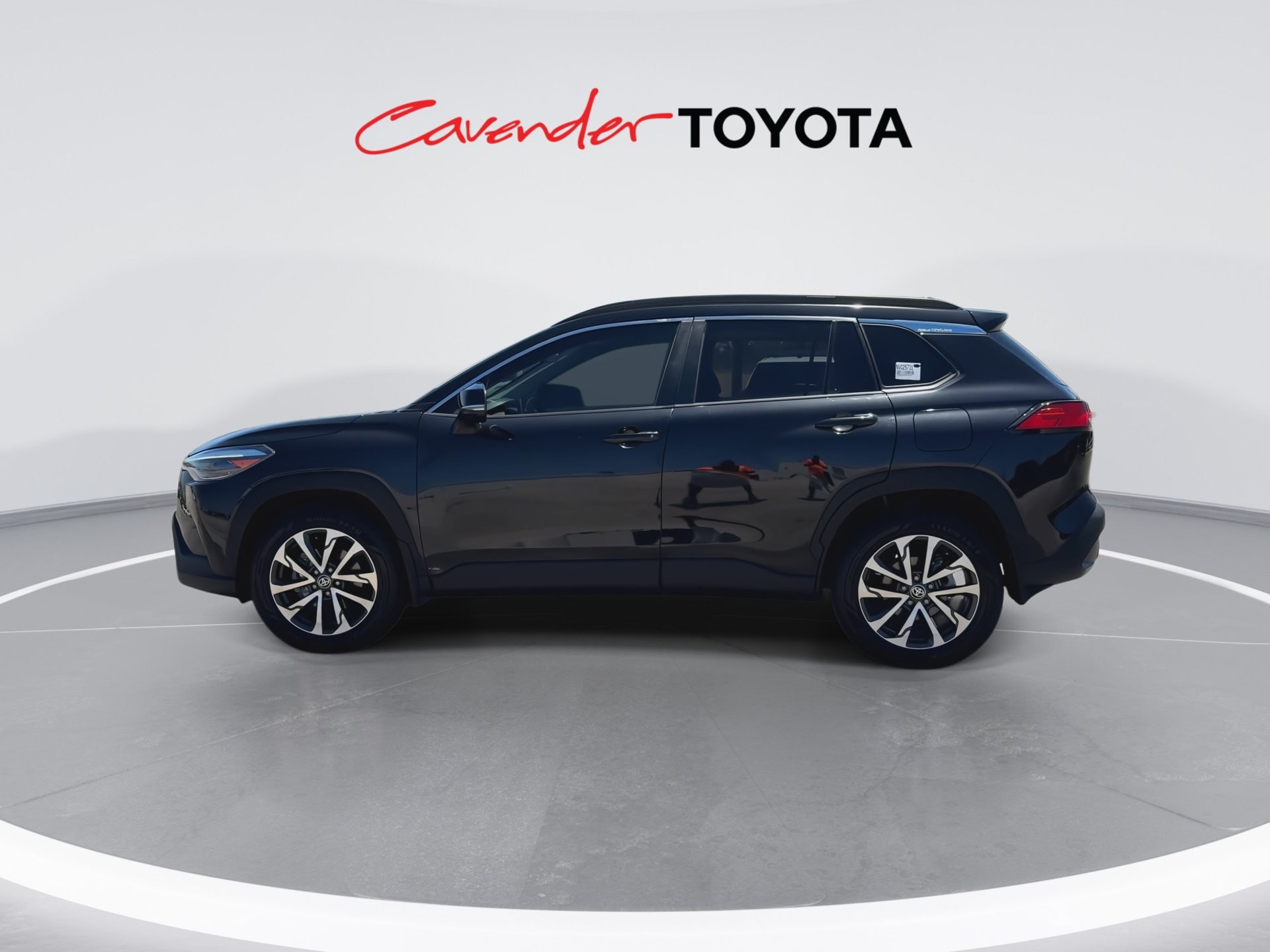 Certified 2022 Toyota Corolla Cross XLE w/ Convenience Package FWD image 5
