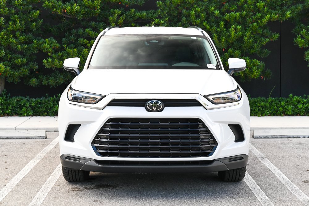 Used 2024 Toyota Grand Highlander XLE image 2