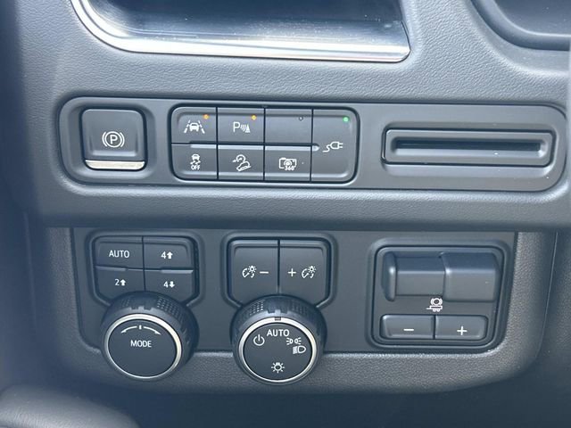 Used 2022 Chevrolet Tahoe Z71 w/ Luxury Package AWD/4WD image 37