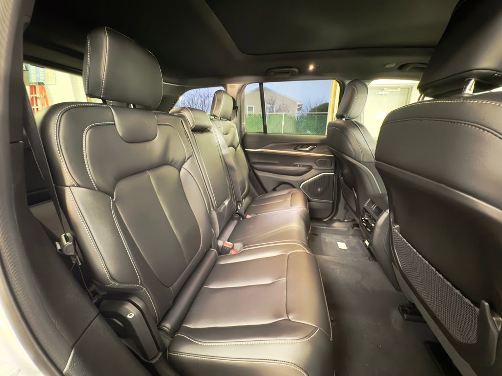 New 2026 Jeep Grand Cherokee Limited w/ Limited Altitude Package image 21