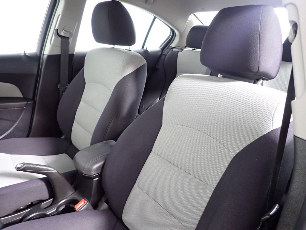 Used 2013 Chevrolet Cruze LS image 27