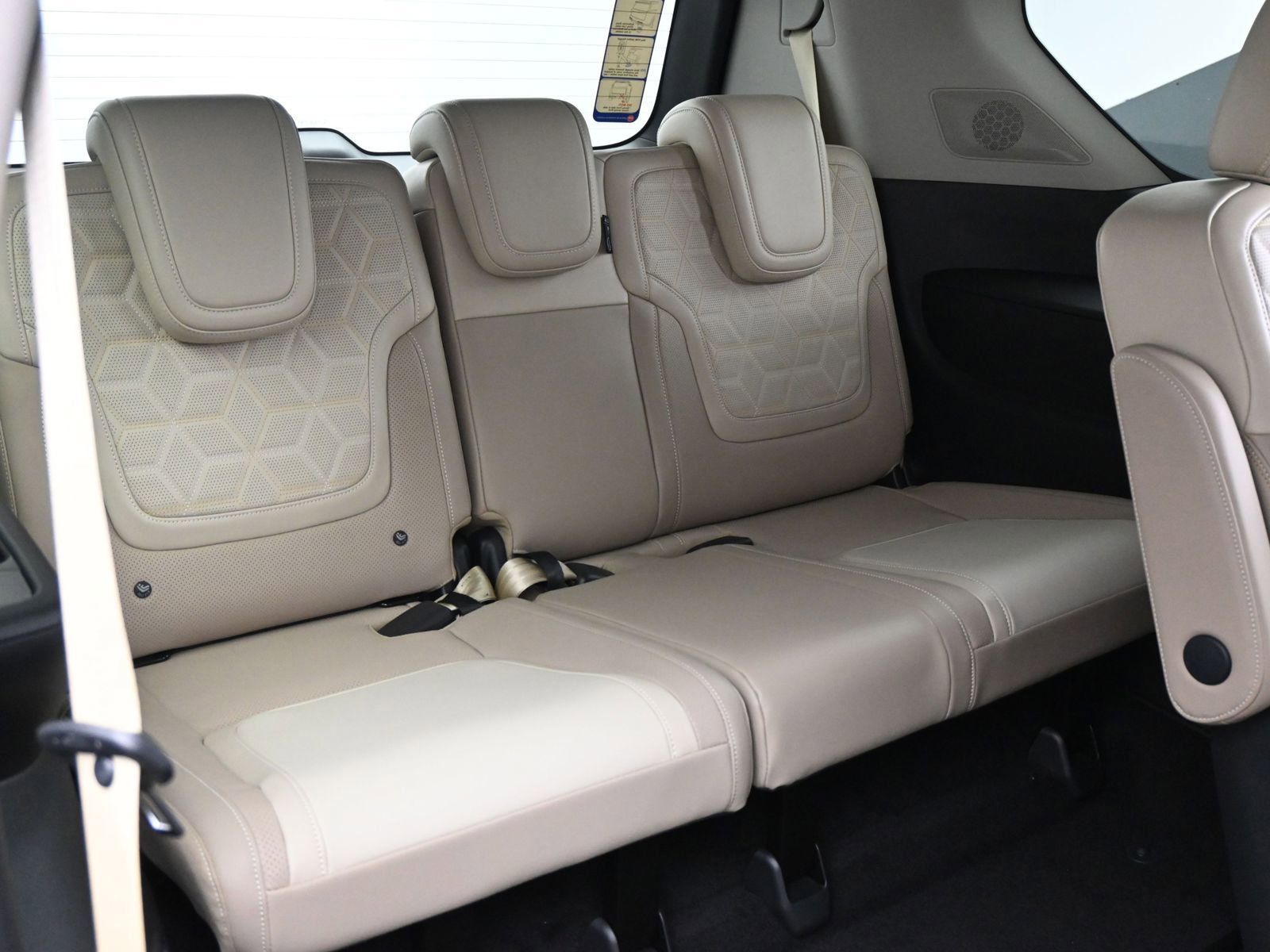 New 2025 Nissan Armada Platinum Reserve w/ Convenience Package RWD image 14