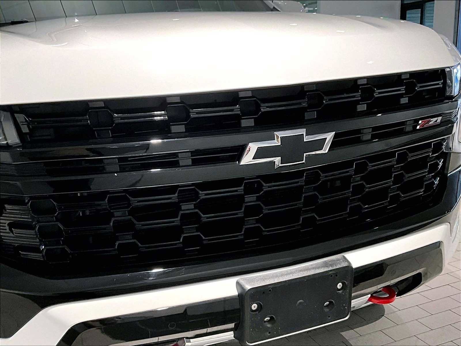 Used 2024 Chevrolet Suburban Z71 image 34