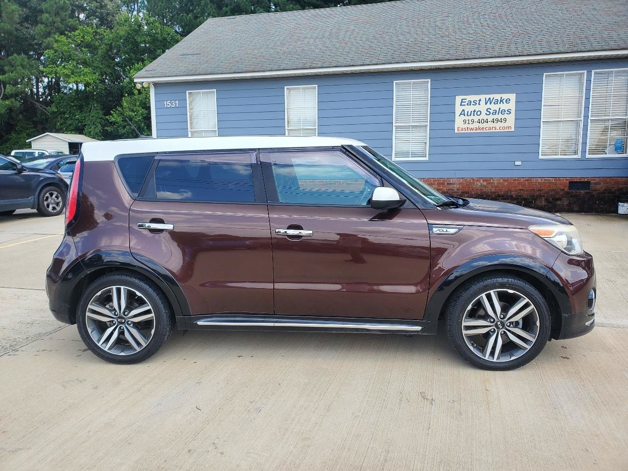 Used 2017 Kia Soul + FWD image 4