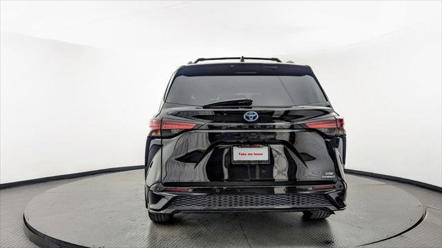 Used 2022 Toyota Sienna XSE w/ XSE Plus Package image 6