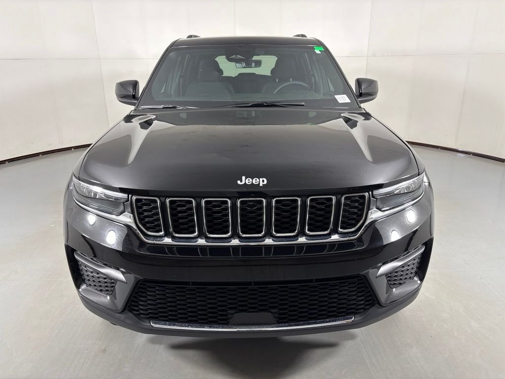 Used 2025 Jeep Grand Cherokee Laredo w/ MOPAR Finishing Package RWD image 3