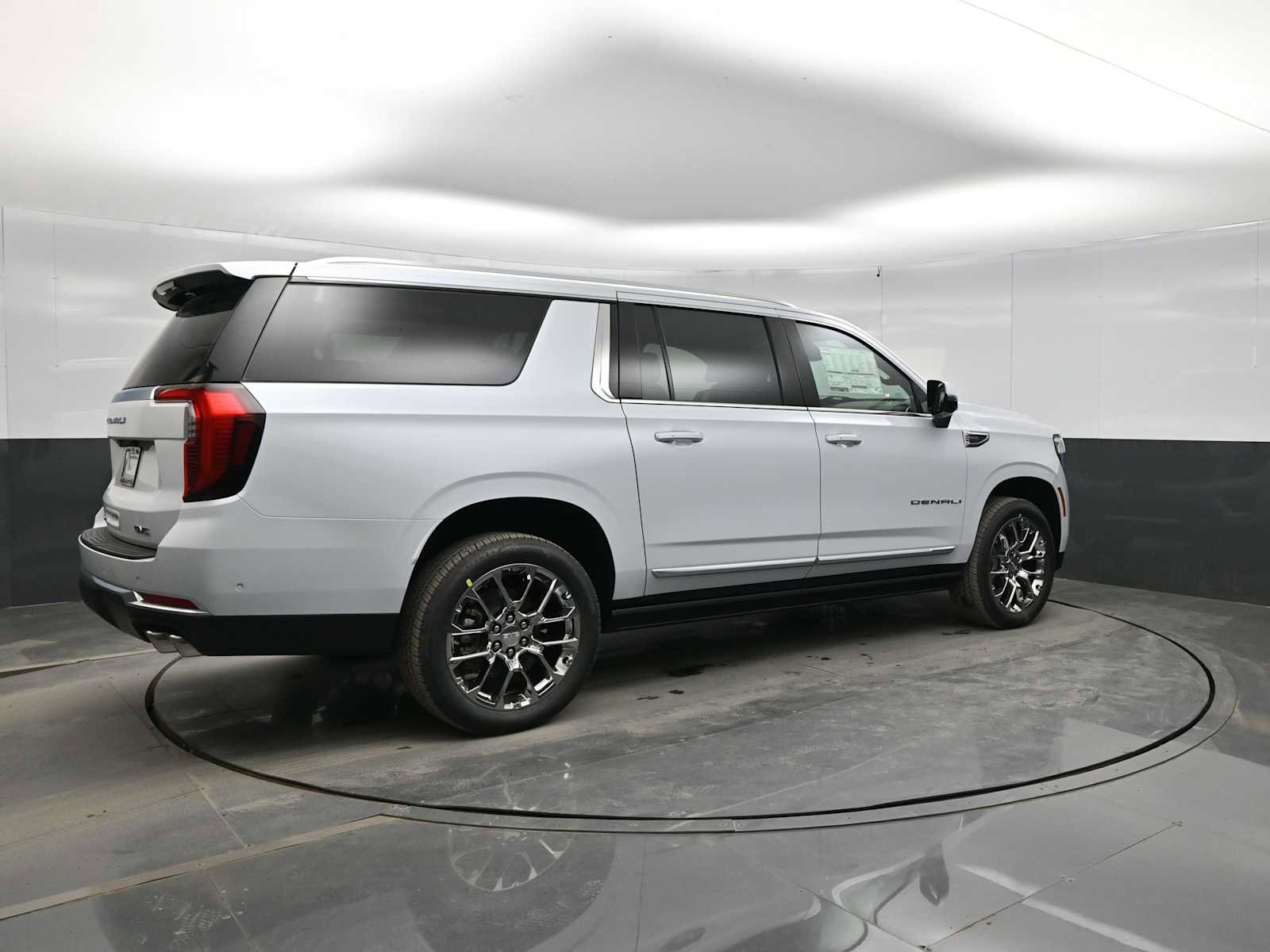 New 2026 GMC Yukon XL Denali w/ Denali Reserve Package image 8