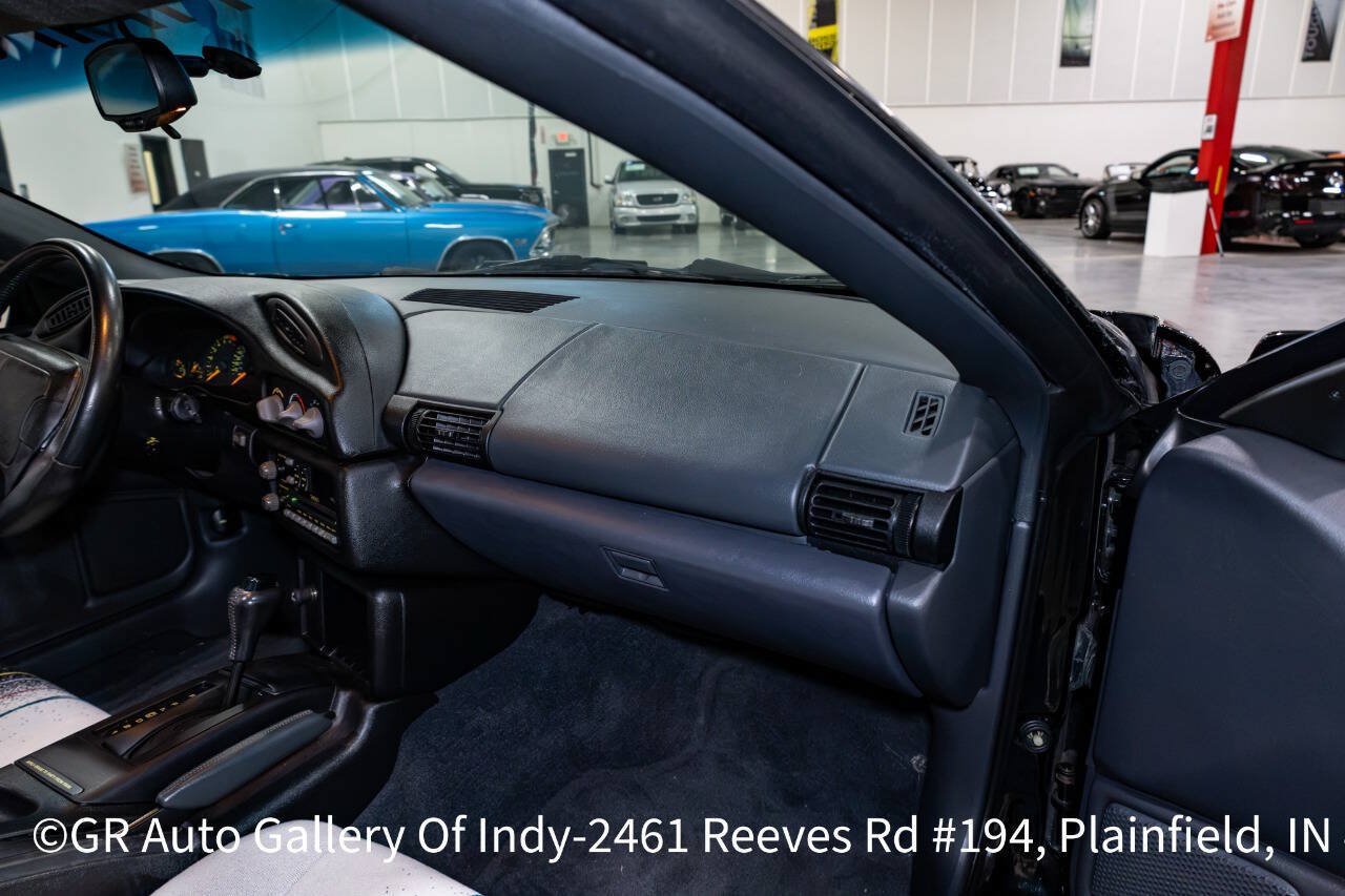 Used 1993 Chevrolet Camaro Z28 RWD image 31