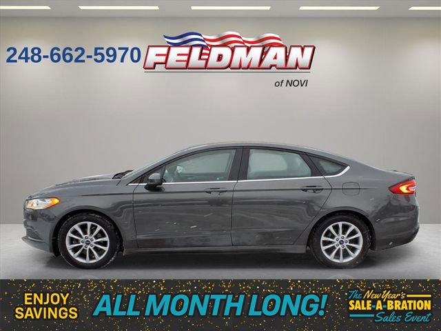 Used 2017 Ford Fusion SE w/ Fusion SE Technology Package image 2