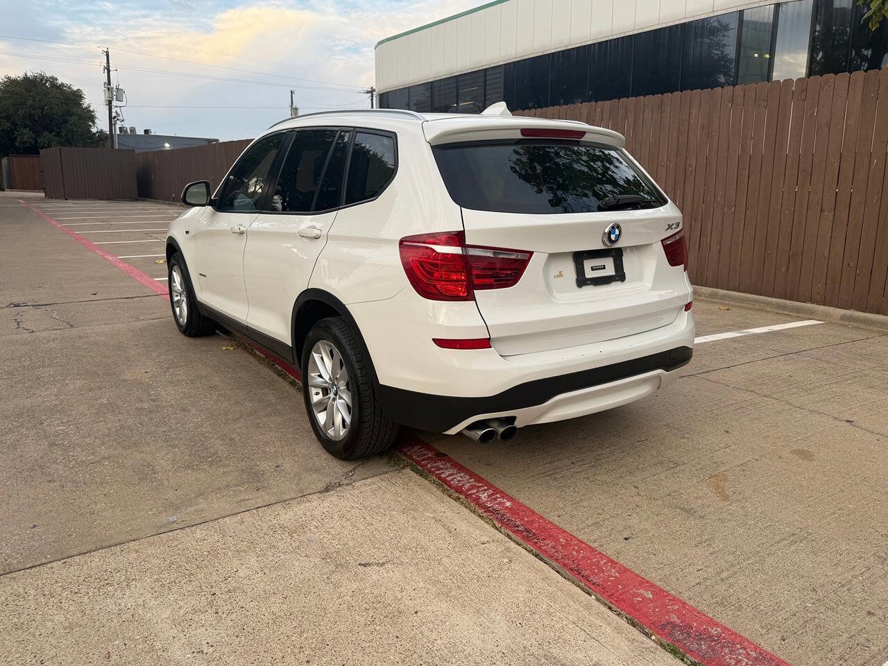 Used 2017 BMW X3 sDrive28i RWD image 4