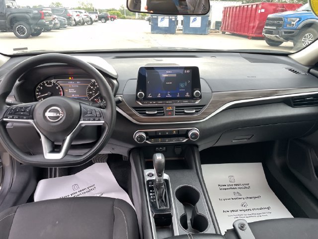 Used 2025 Nissan Altima 2.5 SV FWD image 22