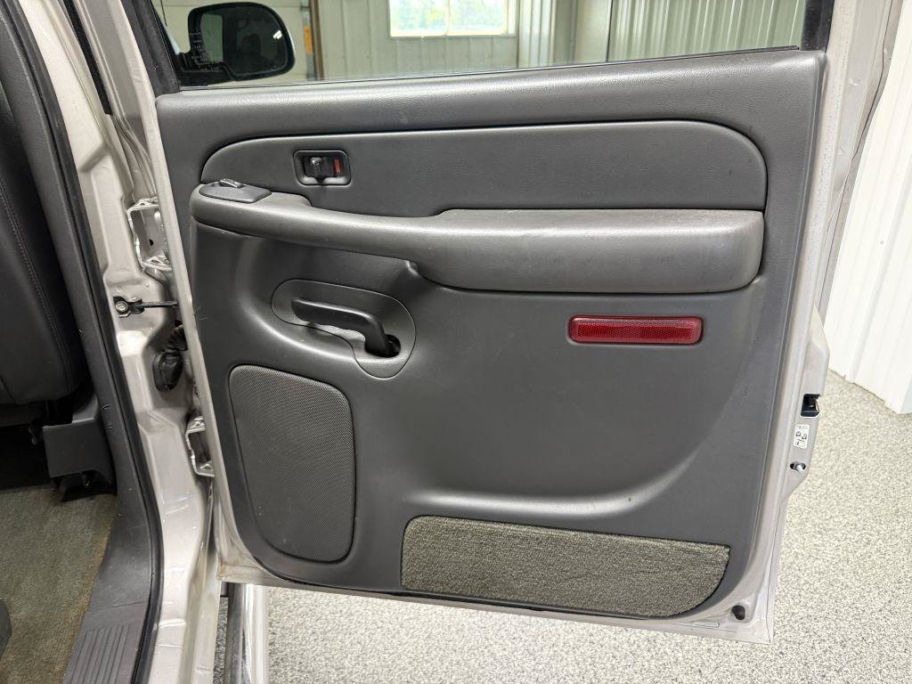 Used 2004 Chevrolet Silverado 2500 LT w/ Skid Plate Package AWD/4WD image 29