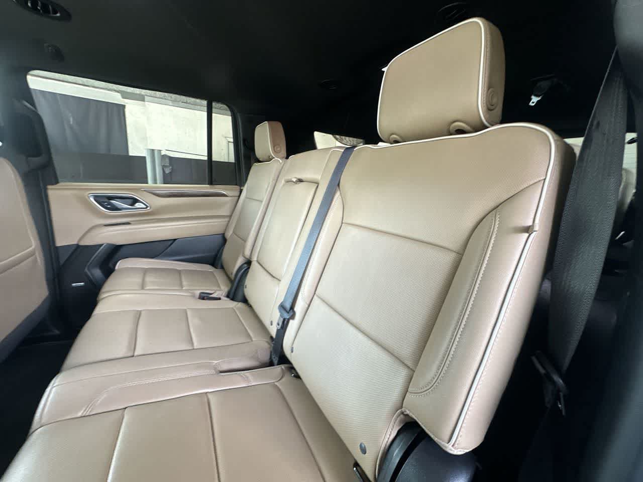 Used 2024 Chevrolet Suburban Premier RWD image 22