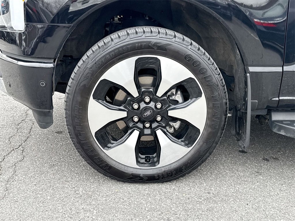 Used 2023 Ford F150 Lightning Platinum image 19