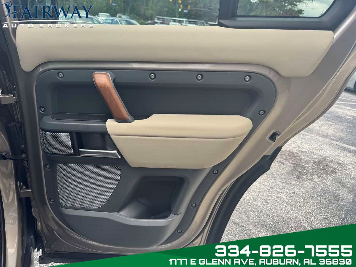 Used 2023 Land Rover Defender 130 X image 33