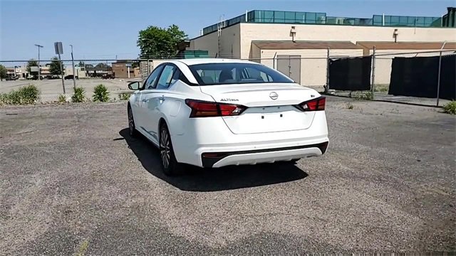 Used 2023 Nissan Altima 2.5 SV image 9