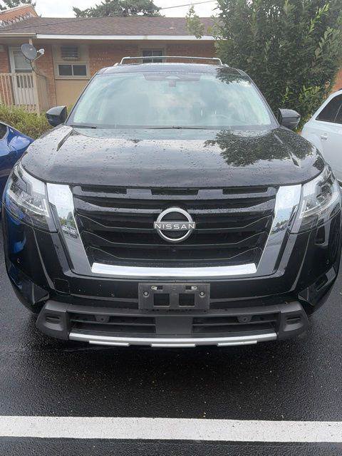 Used 2024 Nissan Pathfinder SL w/ SL Premium Package AWD/4WD image 3