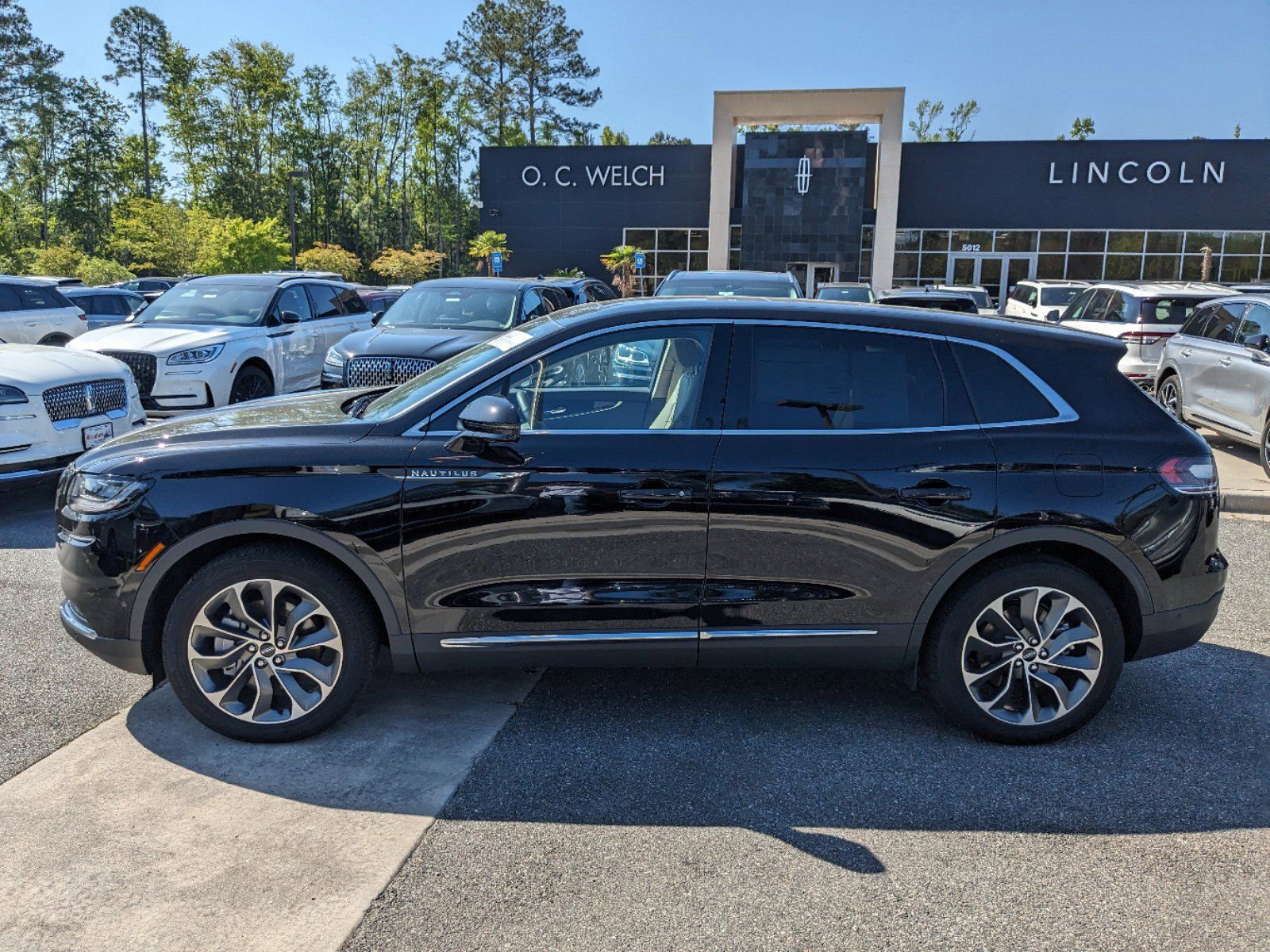 Certified 2023 Lincoln Nautilus Reserve w/ Equipment Group 201A image 8