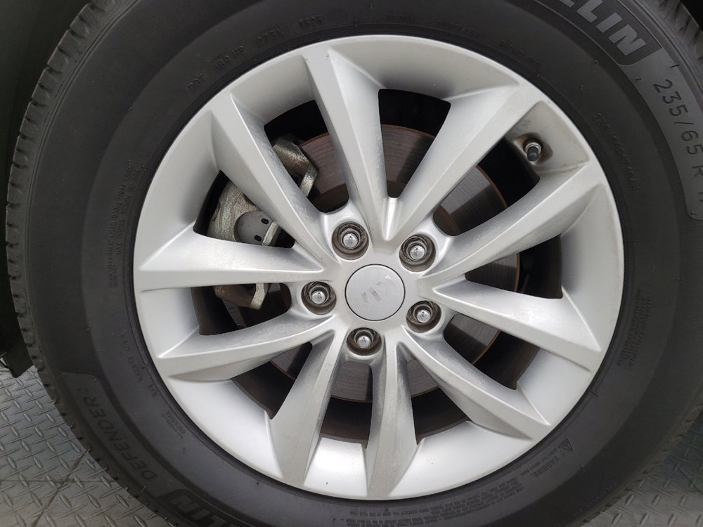 Used 2017 Kia Sorento L FWD image 31