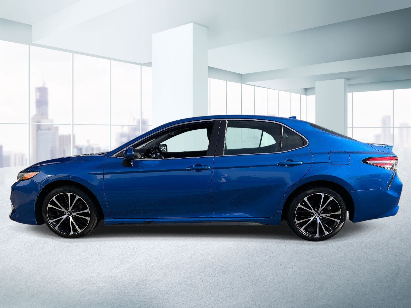 Used 2019 Toyota Camry SE FWD image 2