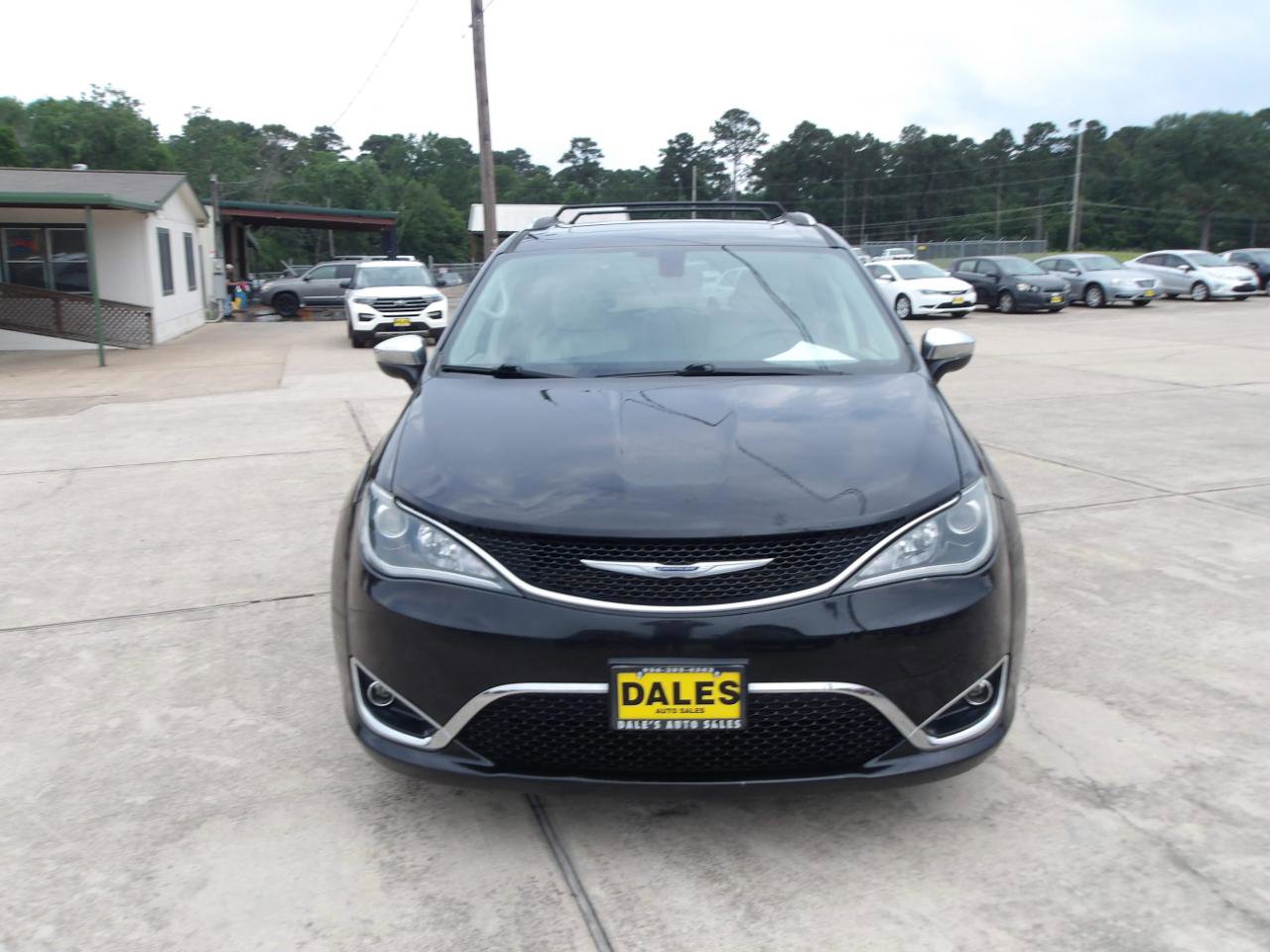 Used 2020 Chrysler Pacifica Limited FWD image 3