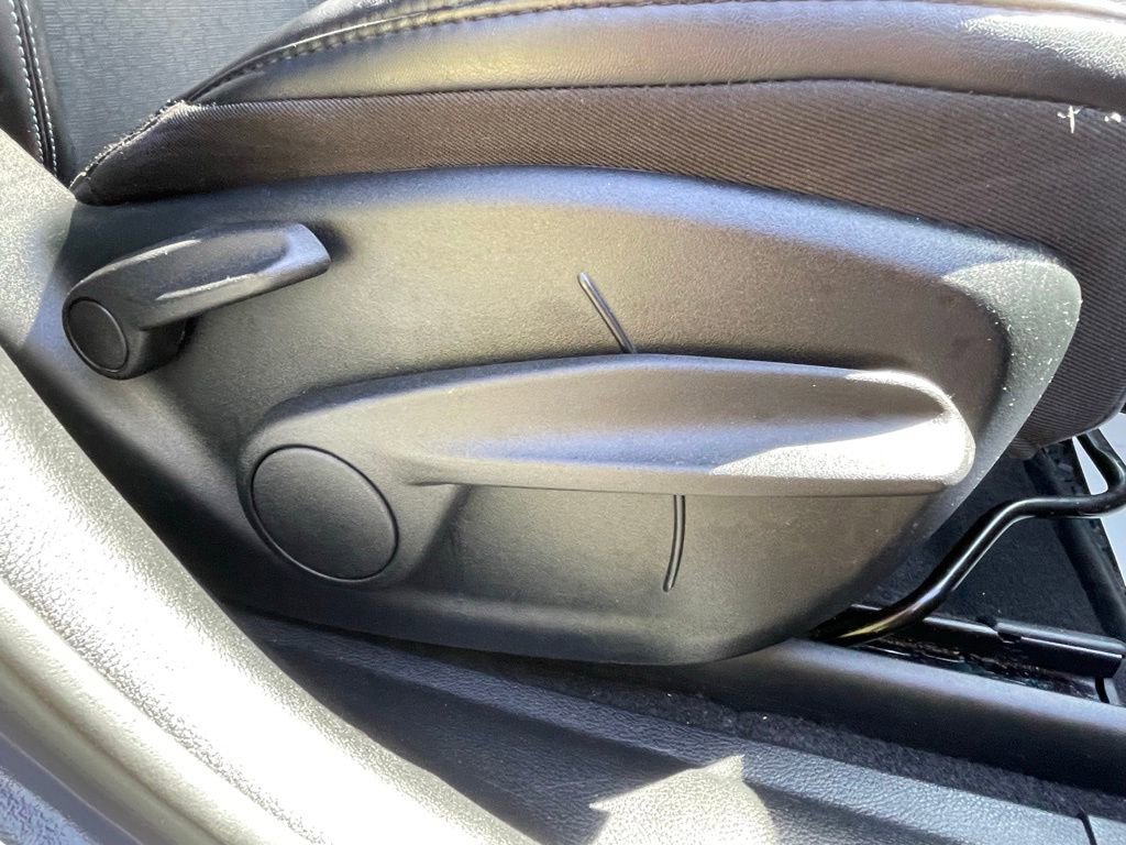 Used 2019 Jeep Cherokee Latitude Plus w/ Cold Weather Group AWD/4WD image 14