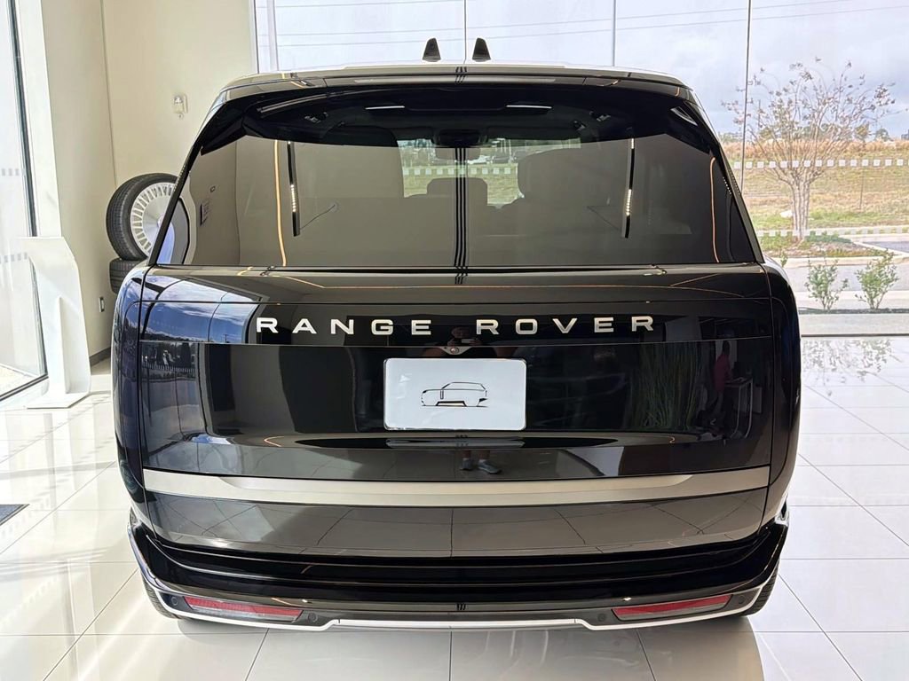 New 2025 Land Rover Range Rover Long Wheelbase Autobiography image 4