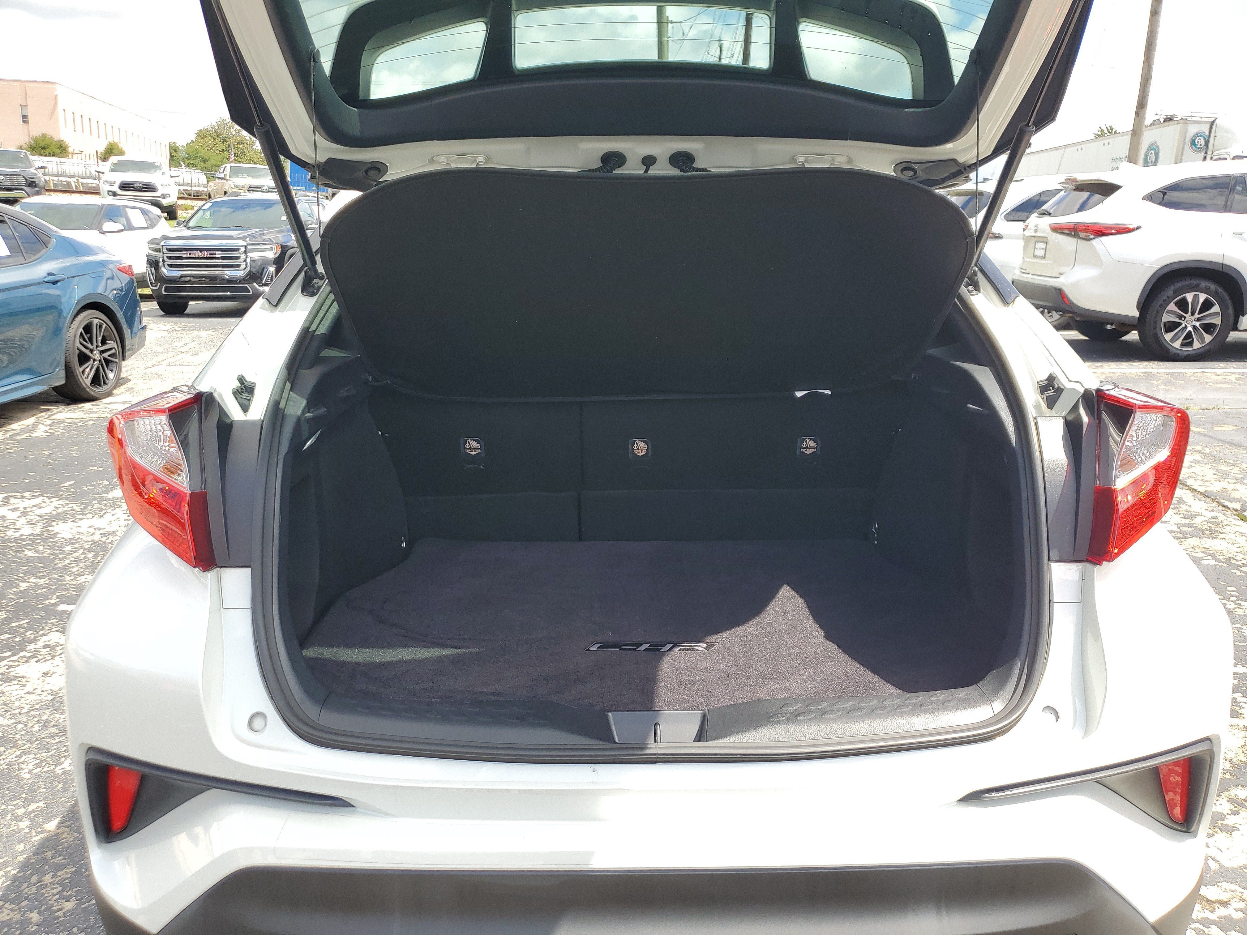 Used 2021 Toyota C-HR LE FWD image 8