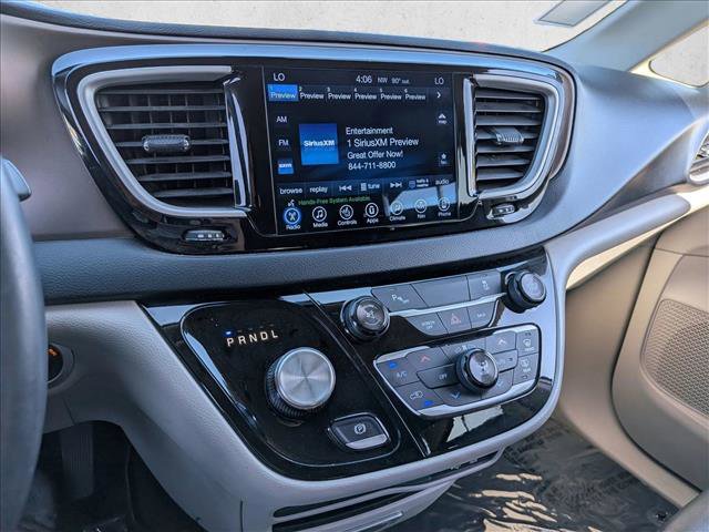 Used 2017 Chrysler Pacifica Touring-L image 19