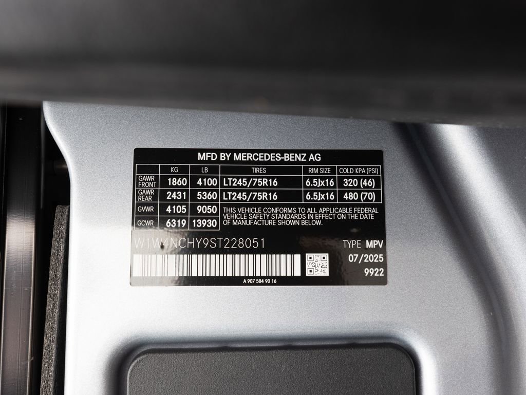 Used 2025 Mercedes-Benz Sprinter 2500 image 37