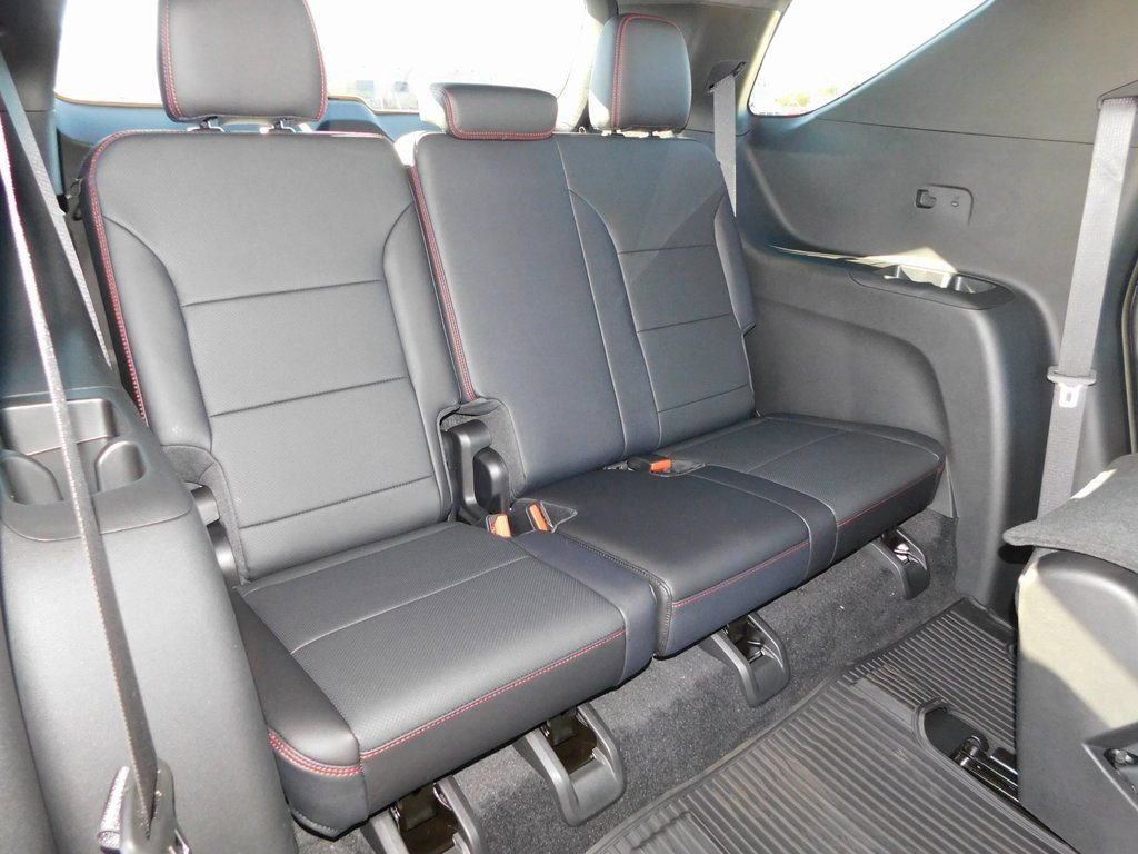 New 2026 Chevrolet Traverse RS w/ LPO, Floor Liner Package image 31