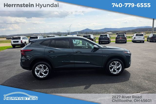Used 2025 Chevrolet Trax LS w/ LS Convenience Package FWD image 26