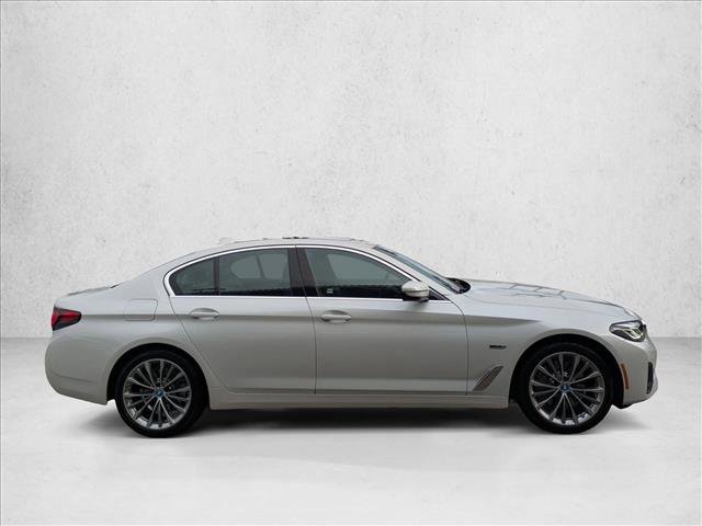 Used 2023 BMW 530e w/ Premium Package image 4