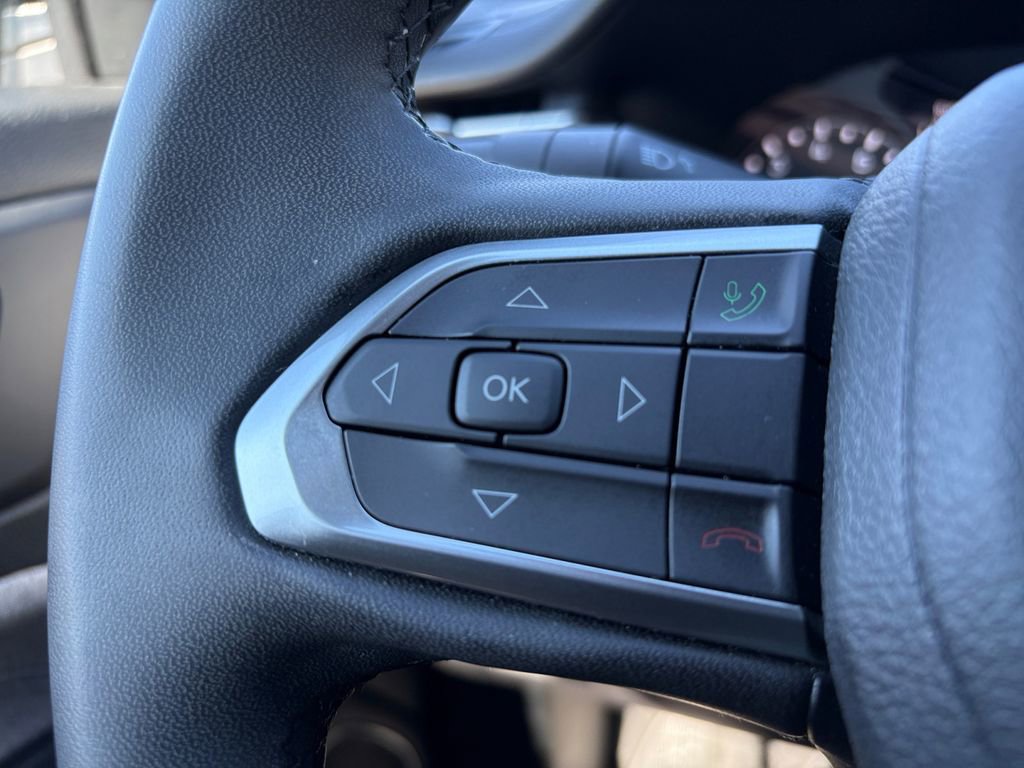 Used 2024 Jeep Compass Latitude image 14