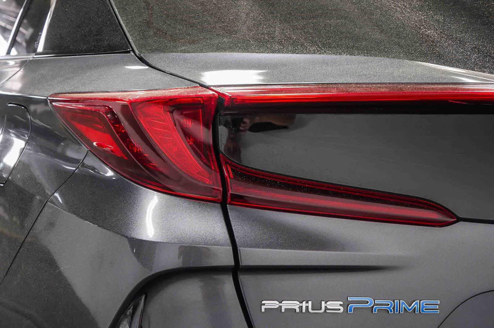 Used 2022 Toyota Prius Prime Limited FWD image 9