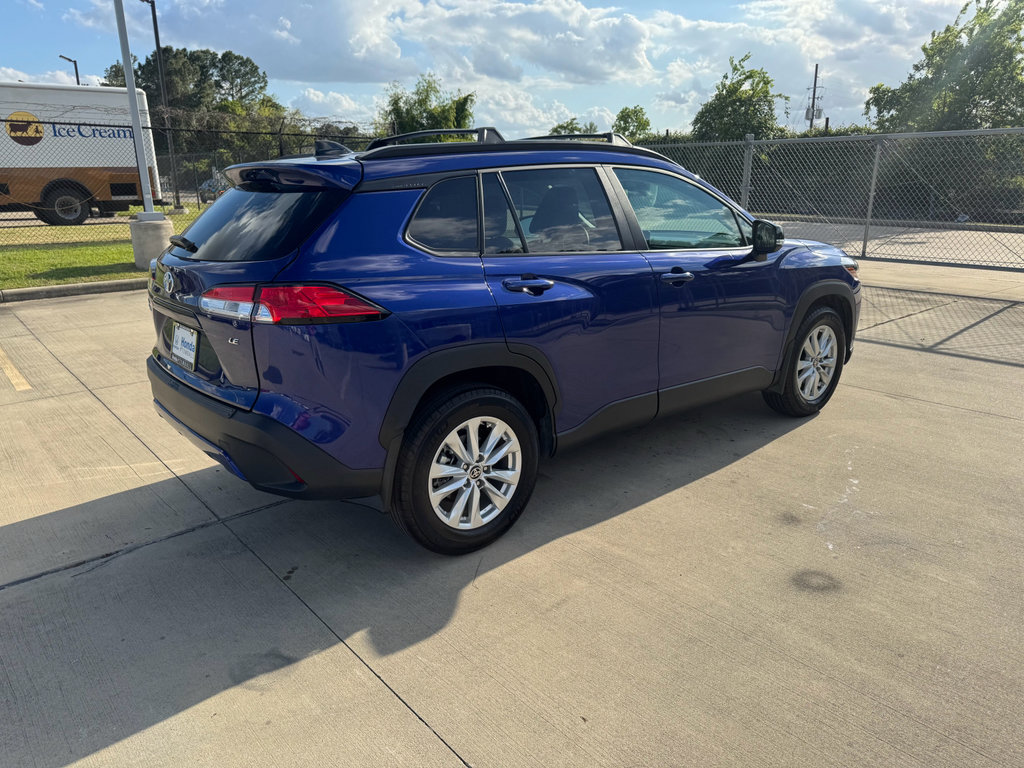 Used 2025 Toyota Corolla Cross LE w/ Moonroof Package FWD image 9