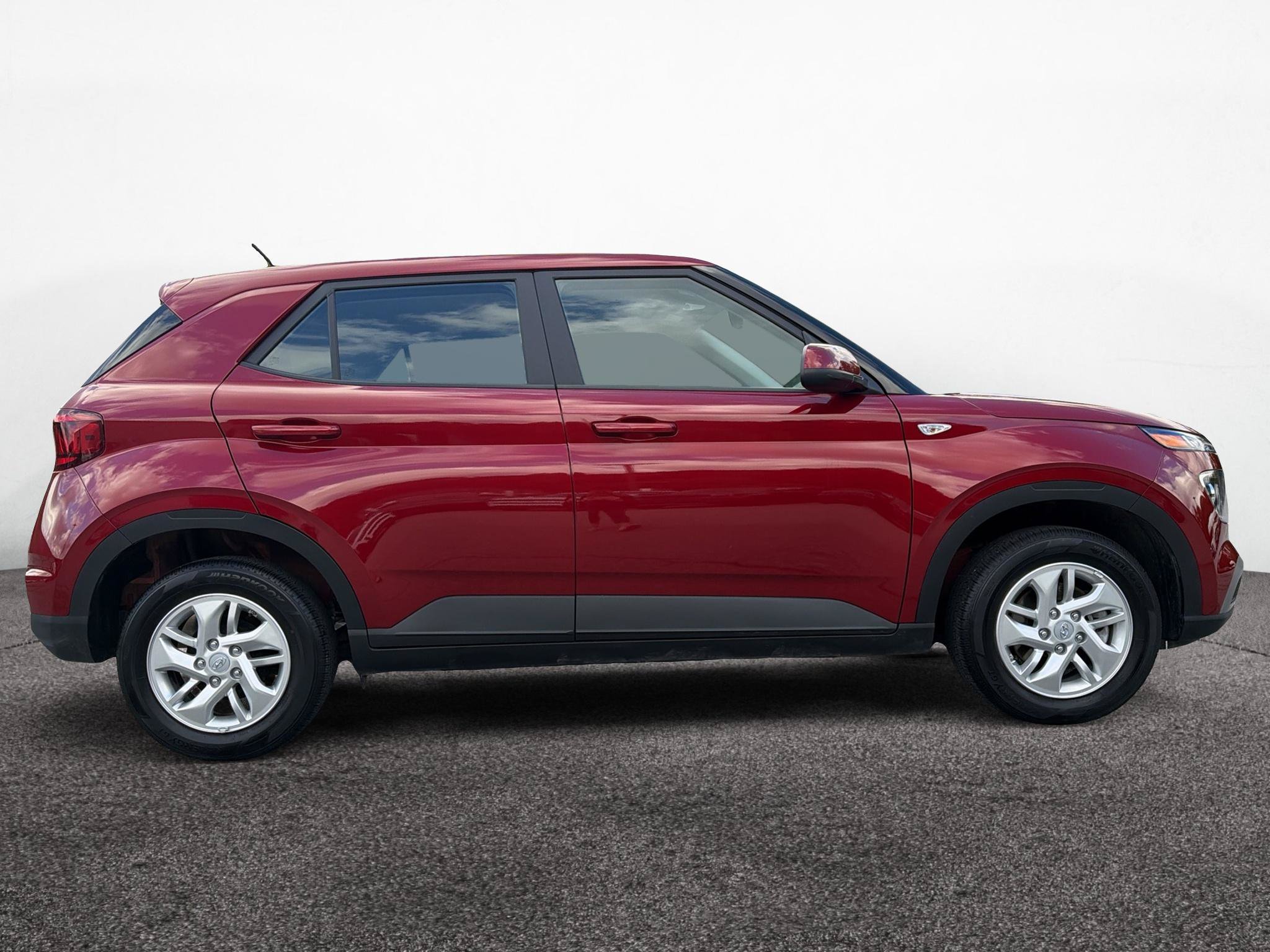 Certified 2025 Hyundai Venue SE FWD image 8